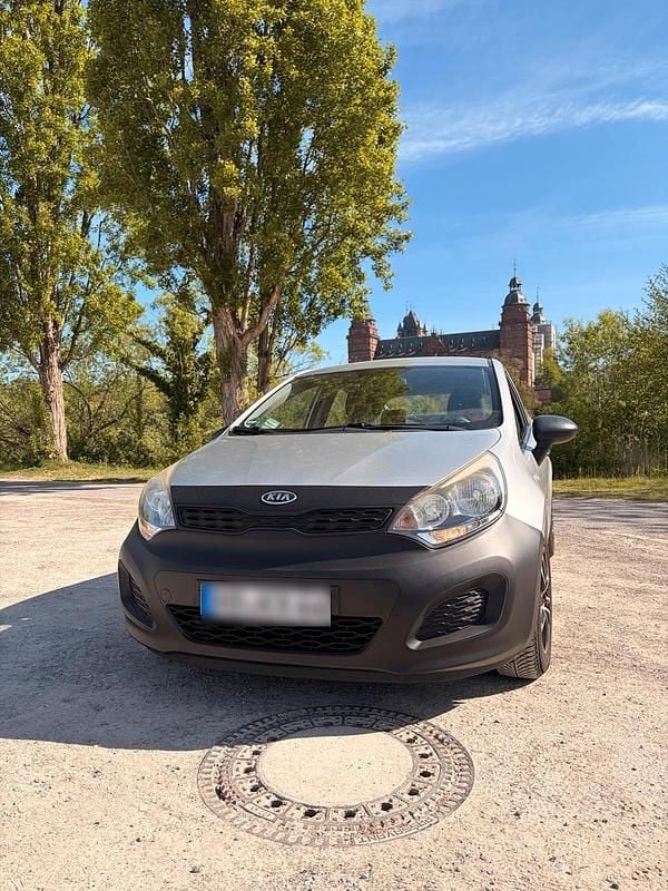 Usata Kia Rio 86 CV (63 kW) 2012 Argento Berlina