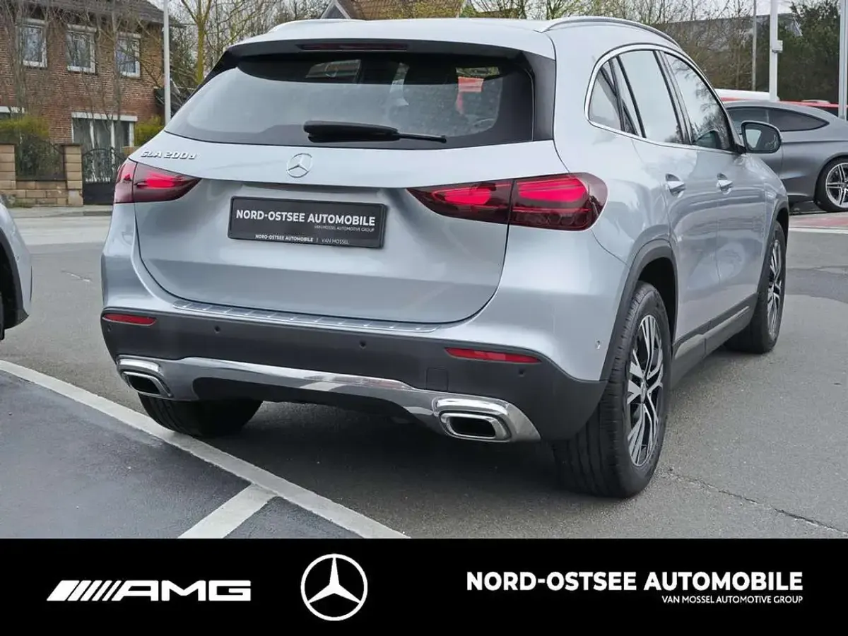 Gebraucht Mercedes GLA200 Progressive 150 PS (110 kW) 2025 Metalliclack hightechsilber SUV