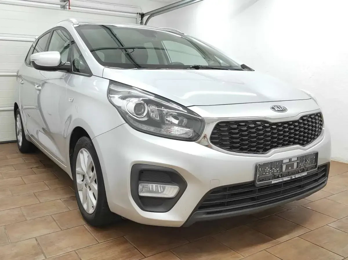 Używany Kia Carens 166 KM (122 kW) 2018 Srebrny Minivan