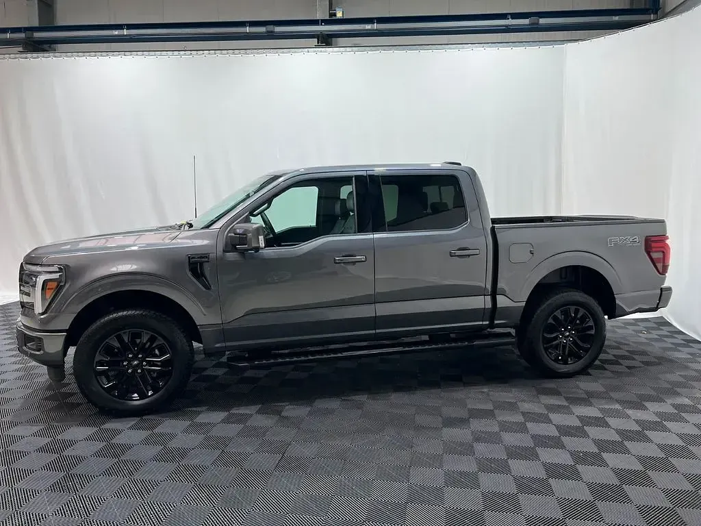 Neu Ford V8 Lariat 405 PS (297 kW) 2026 Grau SUV