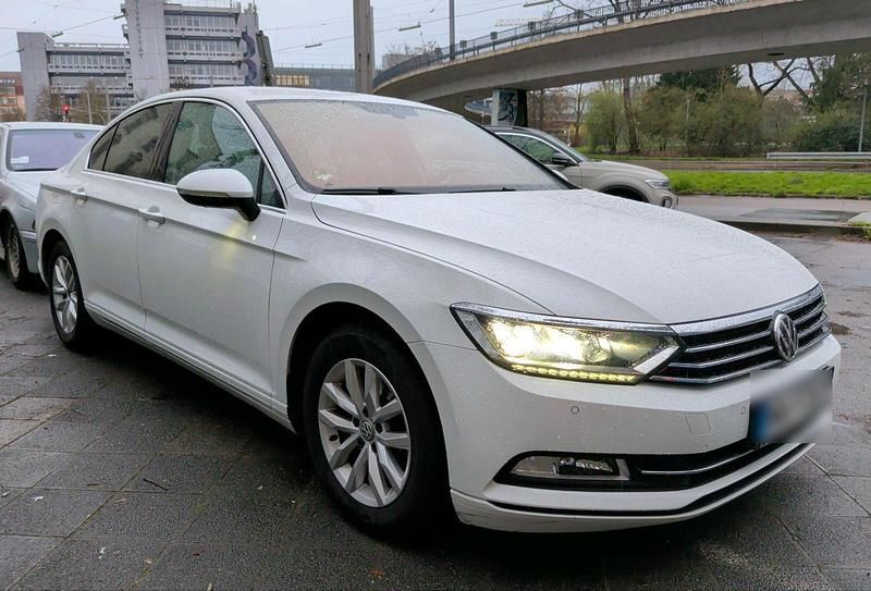Gebraucht VW Passat 120 PS (88 kW) 2018 Weiß Limousine
