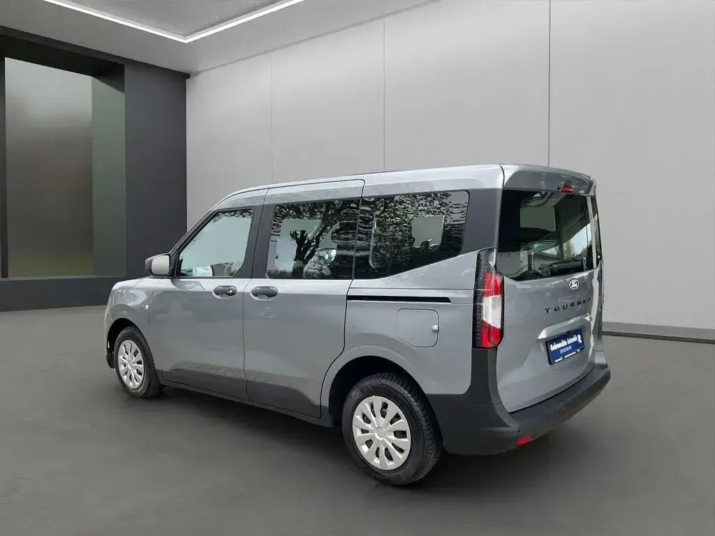 Gebraucht Ford Tourneo 125 PS (91 kW) 2024 Silber / solarsilber (metallic) Kombi