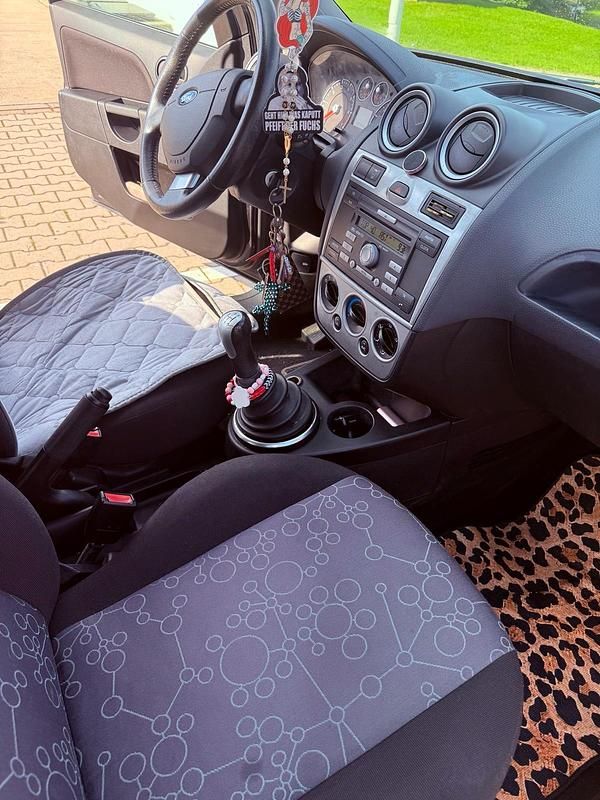 Schwarz Gebraucht 2007 Ford Fiesta Kleinwagen | 2.600 € (Teuer) - Bild 1/4