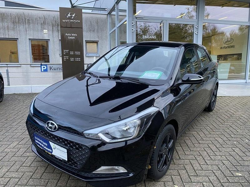 Phantom black. Gebraucht 2017 Hyundai i20 GO! Limousine | 9.990 € (Etwas zu teuer) - Bild 1/4