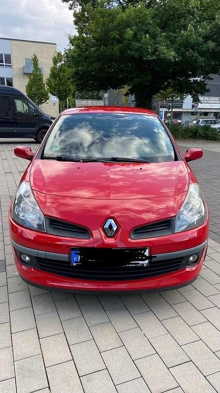 Rot Gebraucht 2011 Renault Clio II Rip Curl Limousine | 2.900 € (Etwas zu teuer) - Bild 1/4