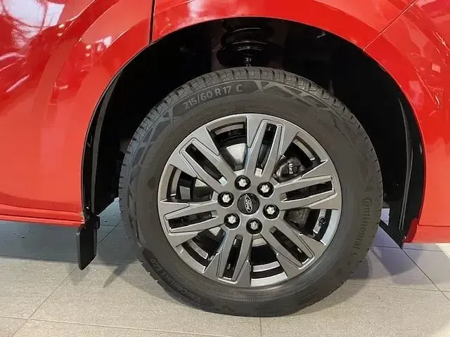 Gebraucht Ford Tourneo Custom Titanium 170 PS (125 kW) 2024 Andere Van