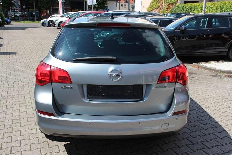 Gebraucht Opel Astra Design Edition 95 PS (69 kW) 2011 Silber Kombi