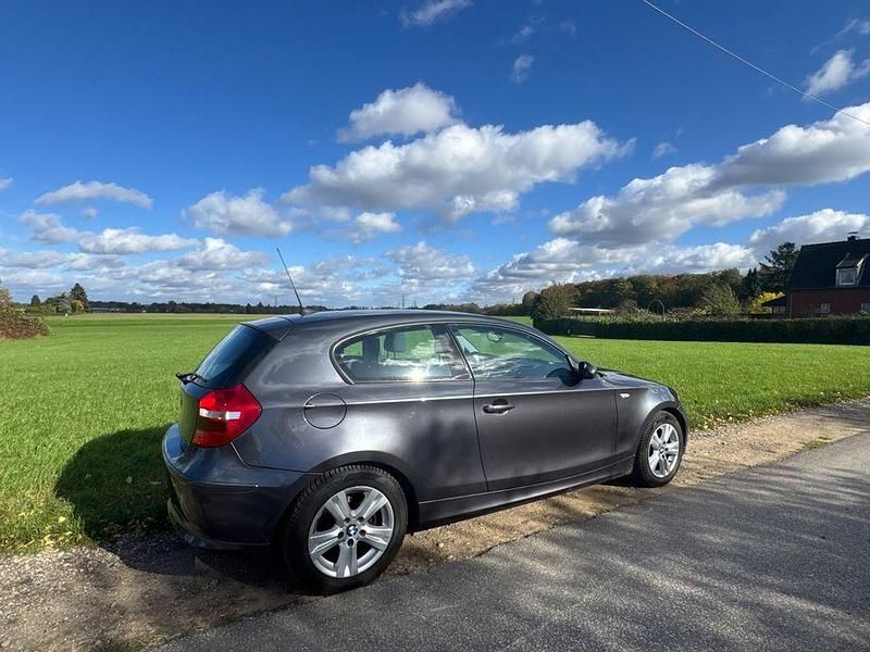 Grau Gebraucht 2008 BMW 118 Kleinwagen | 6.200 € (Etwas zu teuer) - Bild 1/4
