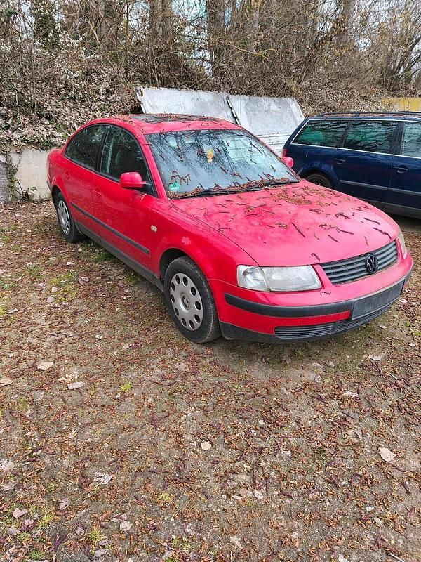 Gebraucht VW Passat 100 PS (73 kW) 1998 Rot Limousine