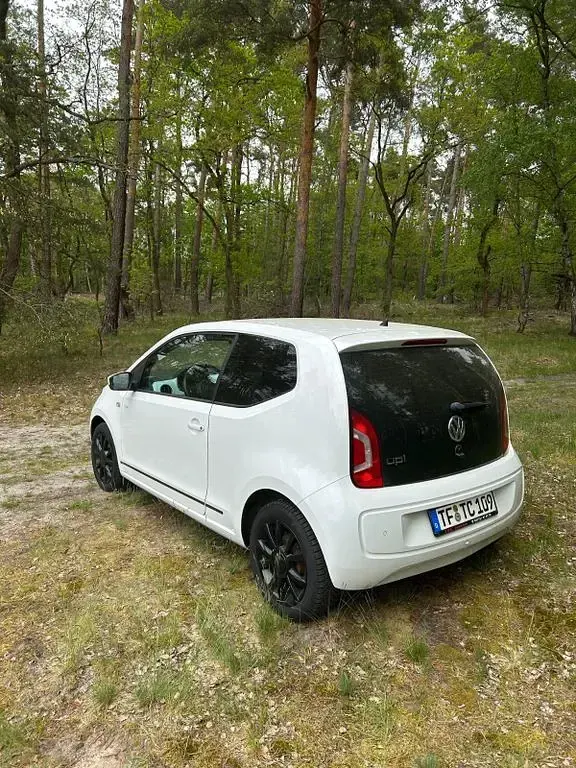 Second-hand VW up! CLUB 75 CP (55 kW) 2015 Alb Hatchback