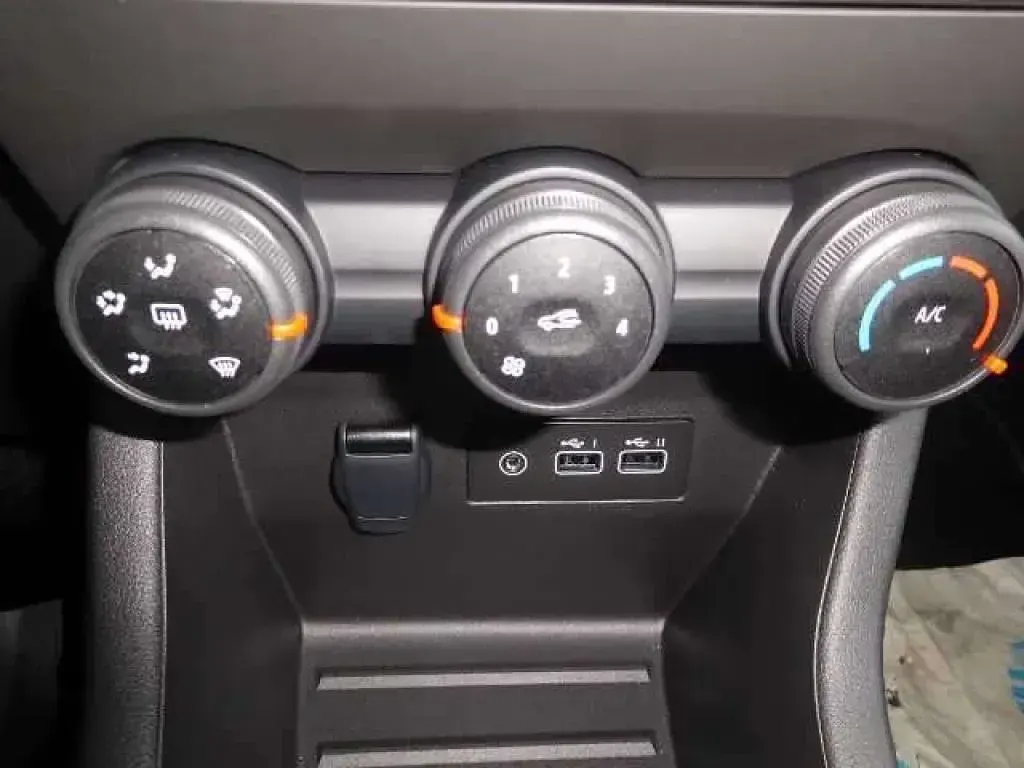 Gebraucht Mitsubishi Colt Basis 67 PS (49 kW) 2025 Antarktisweiß Kleinwagen