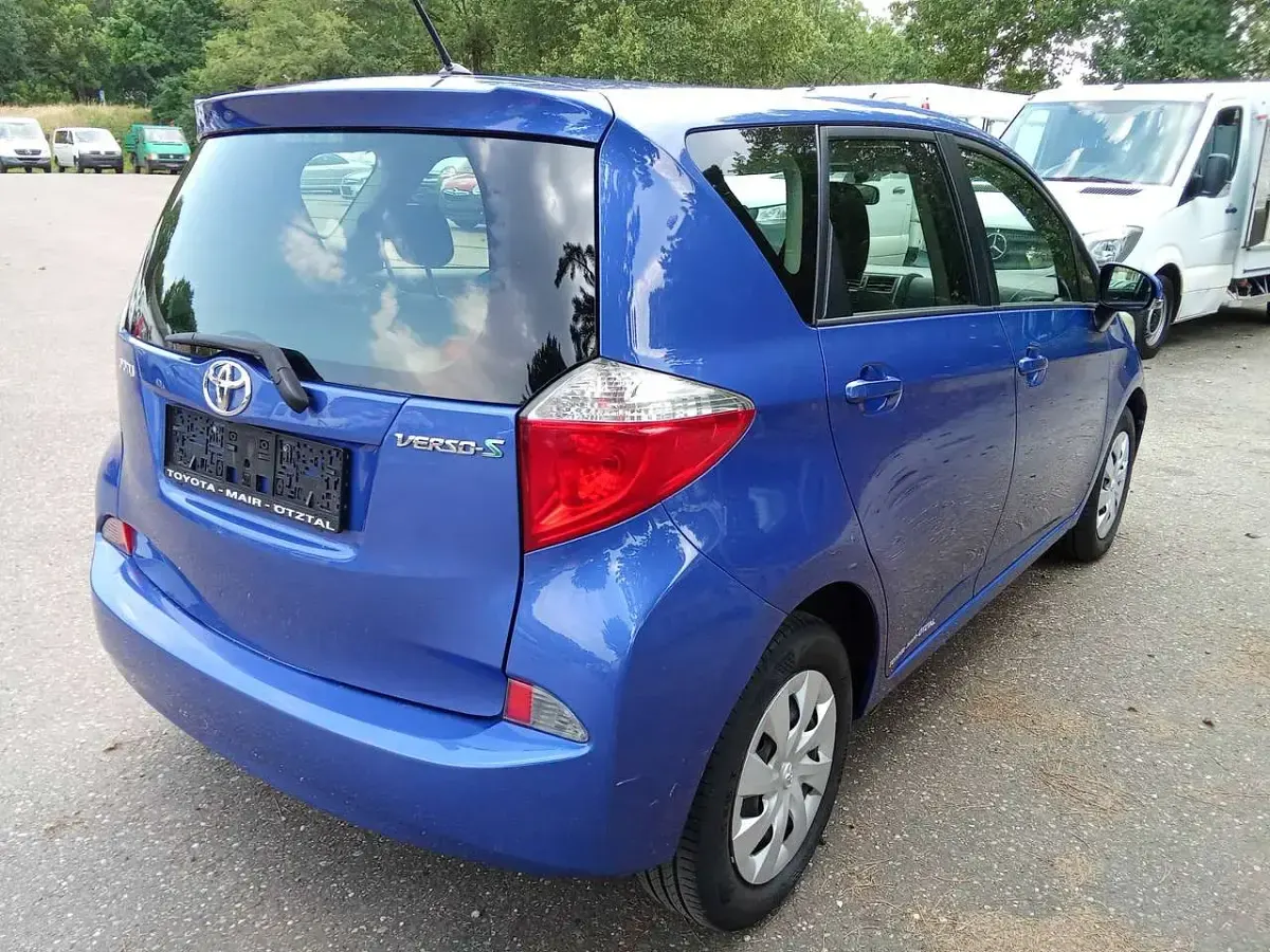 Gebraucht Toyota Verso-S Club 99 PS (72 kW) 2013 Blau Van / Kleinbus