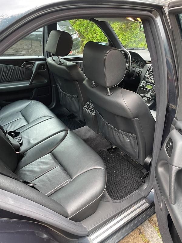 Gebraucht Mercedes E420 279 PS (205 kW) 1996 Blau Limousine