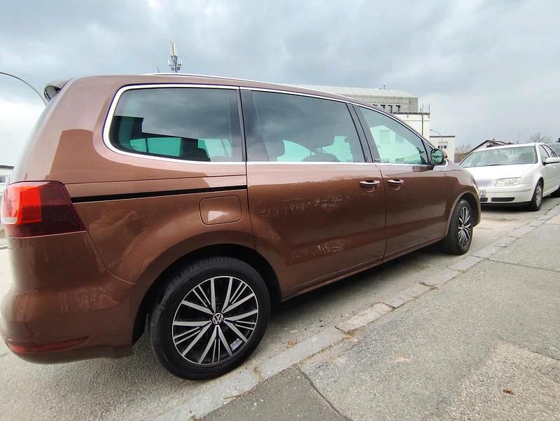 Gebraucht VW Sharan 150 PS (110 kW) 2016 Braun Van / Kleinbus