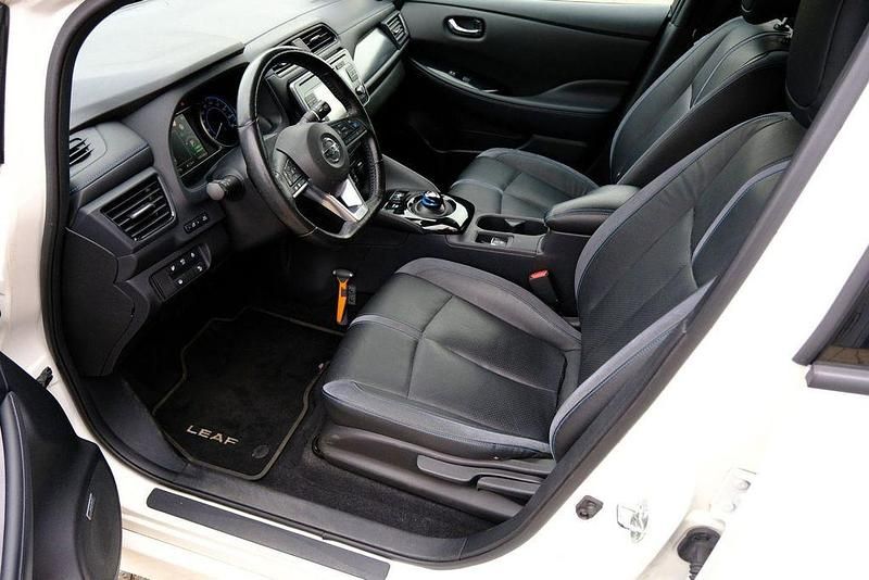 Gebraucht Nissan Leaf Tekna 110 kW (150 PS) 2018 Weiß Kleinwagen
