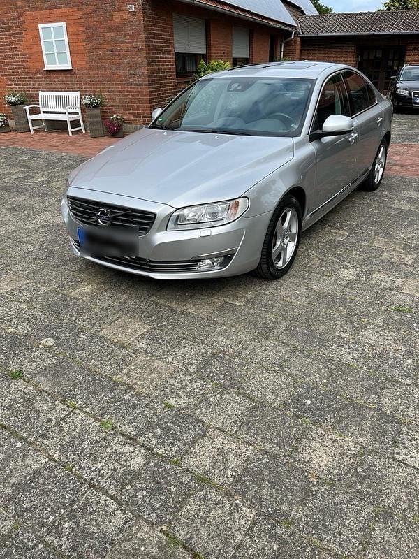 Silber Gebraucht 2016 Volvo S80 Summum Limousine | 11.000 € (Etwas zu teuer) - Bild 1/4