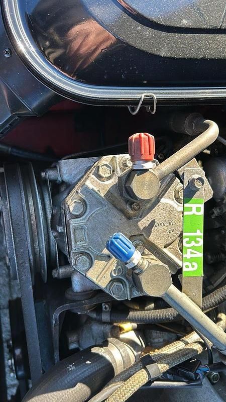 Gebraucht Mercedes 230 109 PS (80 kW) 1978 Rot Limousine