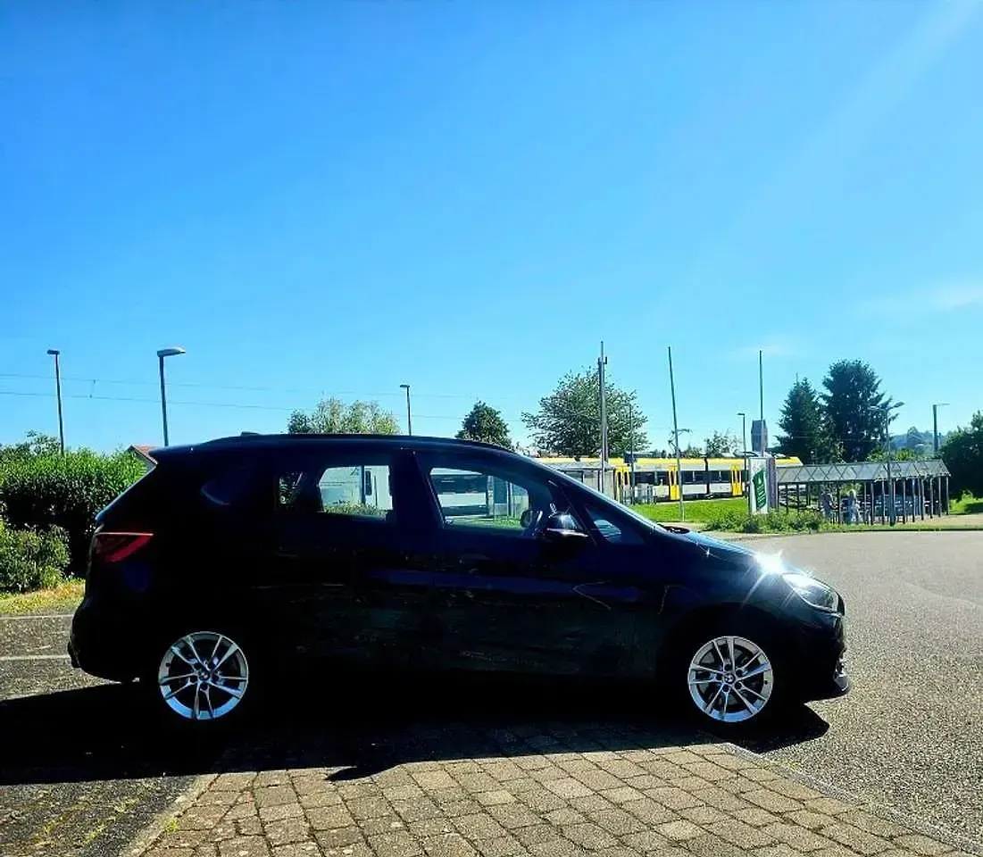 Używany BMW 218 Advantage 150 KM (110 kW) 2020 Czarny Minivan