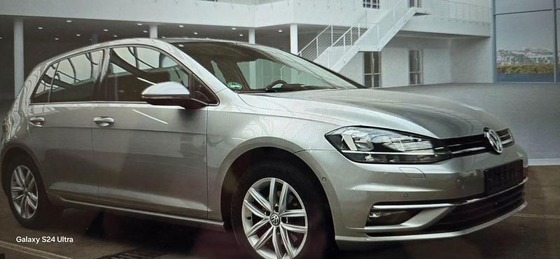Grau Gebraucht 2017 VW Golf VII Comfortline Limousine | 11.950 € (Fairer Preis) - Bild 1/4
