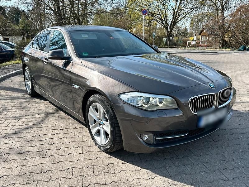 Gebraucht BMW 520 185 PS (136 kW) 2012 Braun Limousine