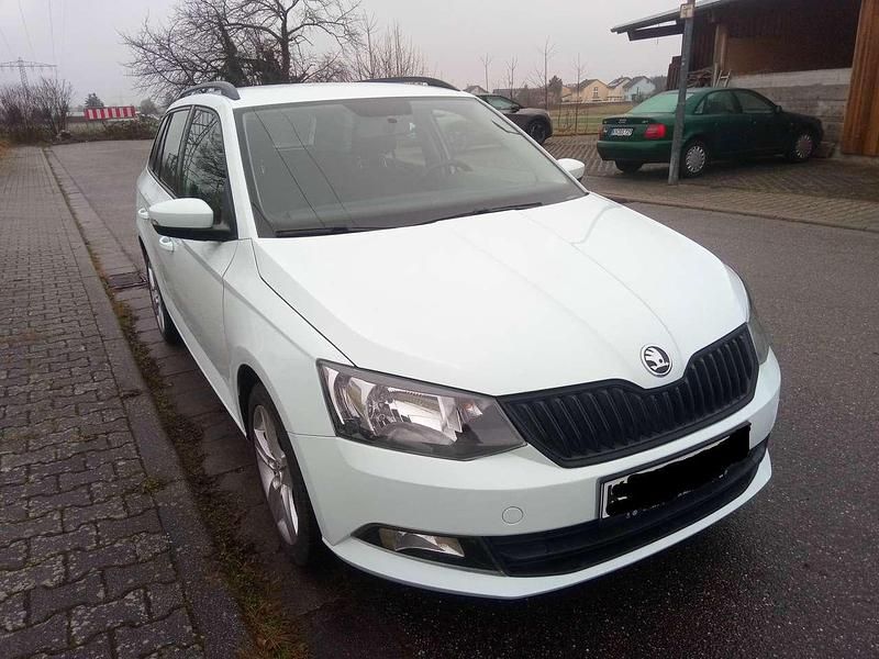 Weiß Gebraucht 2018 Skoda Fabia Kombi | 11.499 € (Etwas zu teuer) - Bild 1/4