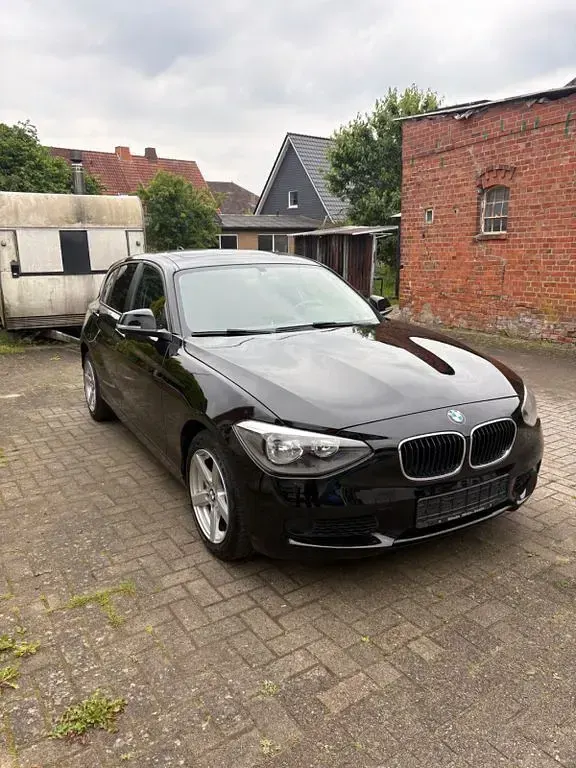 Gebraucht BMW 114 102 PS (75 kW) 2014 Schwarz Kleinwagen