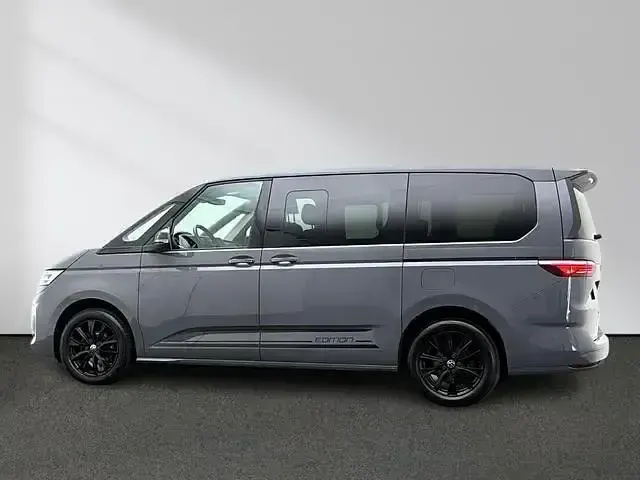 Second-hand VW Multivan Life 150 CP (110 kW) 2023 Gri Monovolum