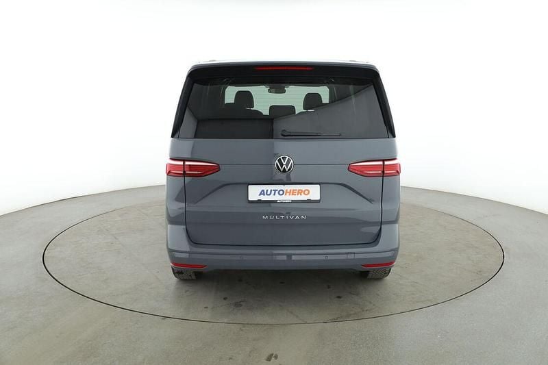 Gebraucht VW Multivan 150 PS (110 kW) 2024 Grau Van