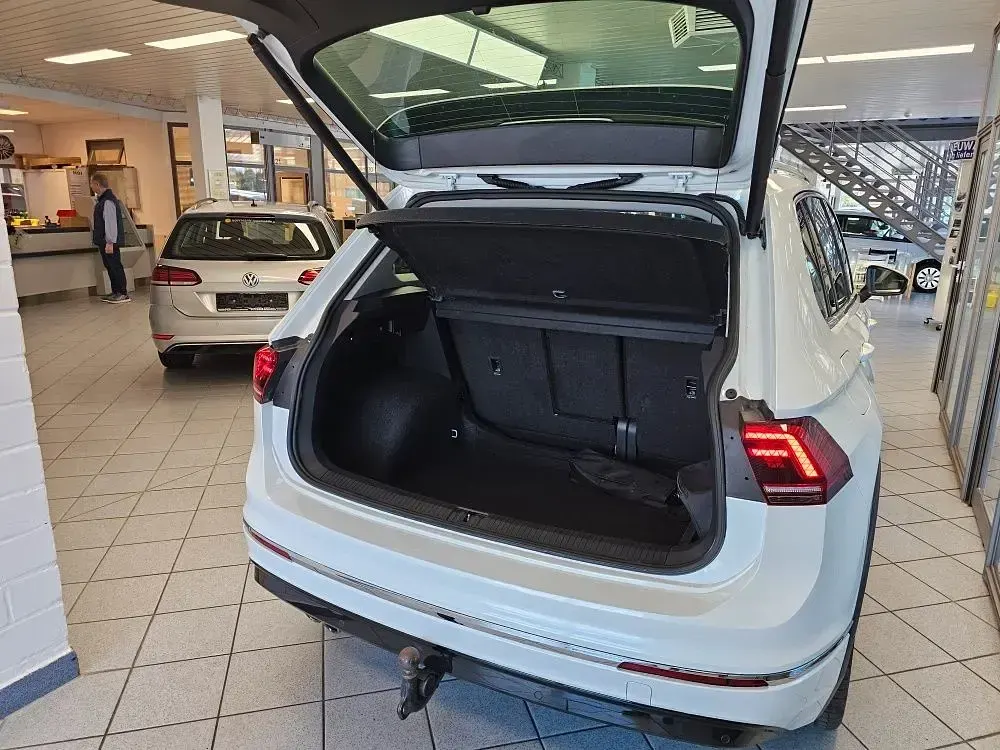 Gebraucht VW Tiguan R-line 150 PS (110 kW) 2020 Weißmet. (metallic) SUV