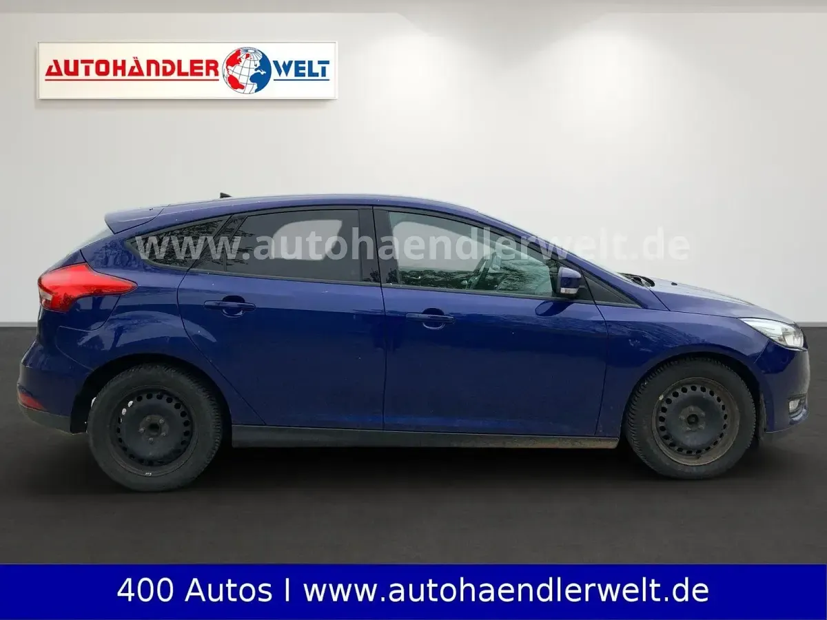 Gebraucht Ford Focus Trend 125 PS (91 kW) 2016 Blau Limousine