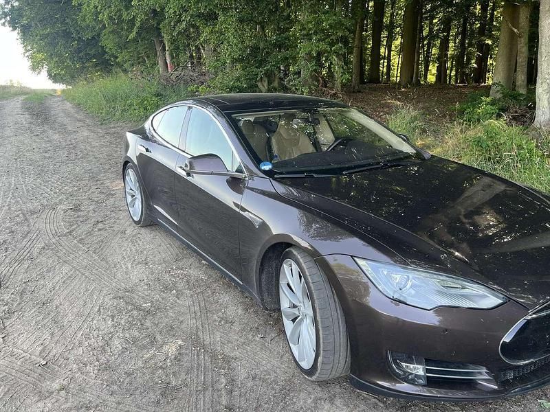 Gebraucht 2014 Tesla Model S Performance Limousine | 24.500 € (Teuer) - Bild 1/4