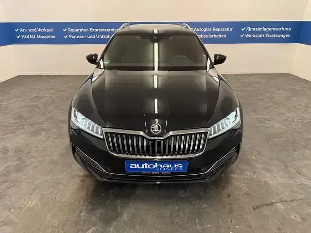 Gebraucht Skoda Superb LAURIN & KLEMENT 200 PS (147 kW) 2023 Schwarz Kombi