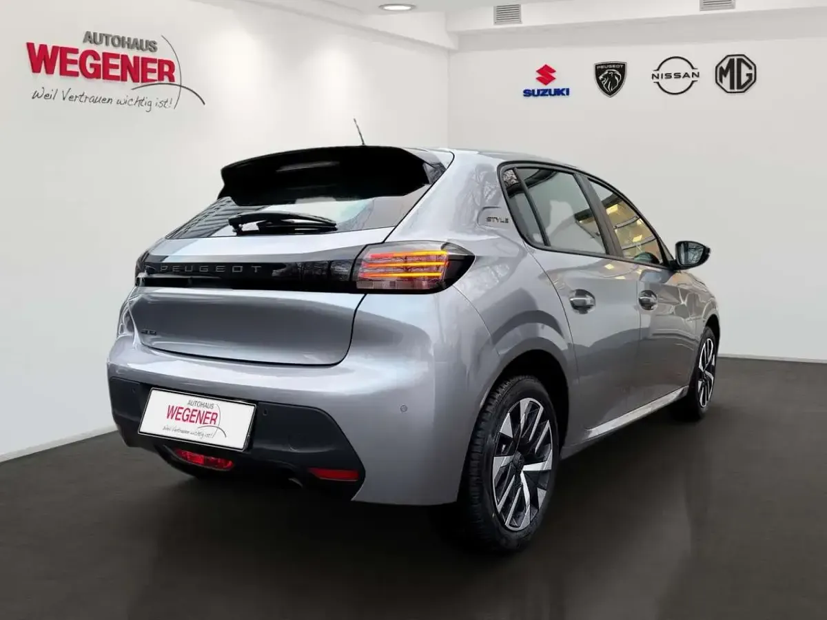Gebraucht Peugeot 208 Style 75 PS (55 kW) 2025 Artense silber met. Kleinwagen