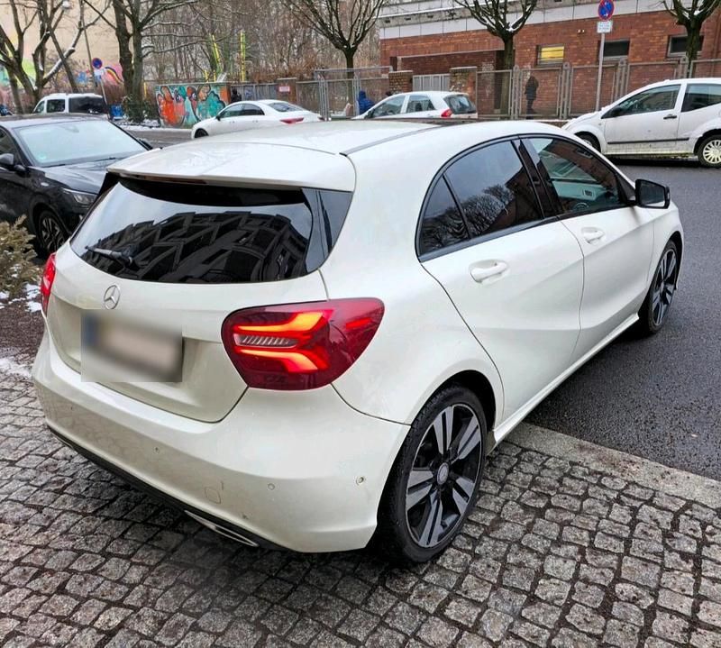 Gebraucht Mercedes A160 102 PS (75 kW) 2016 Weiß Kleinwagen
