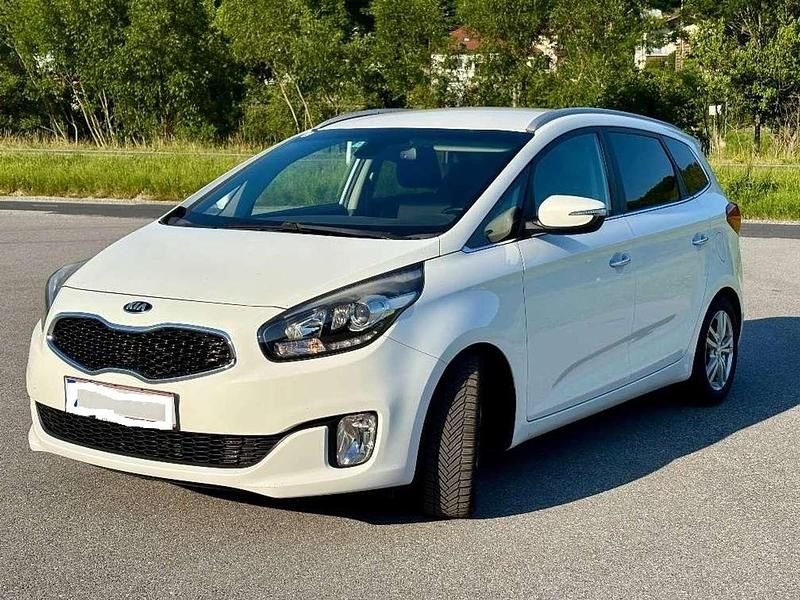 Gebraucht Kia Carens 141 PS (103 kW) 2015 Weiß Van / Kleinbus