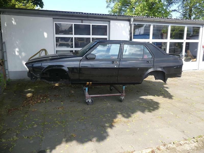 Schwarz Gebraucht 1992 Alfa Romeo 75 Limousine | 1.000 € - Bild 1/4