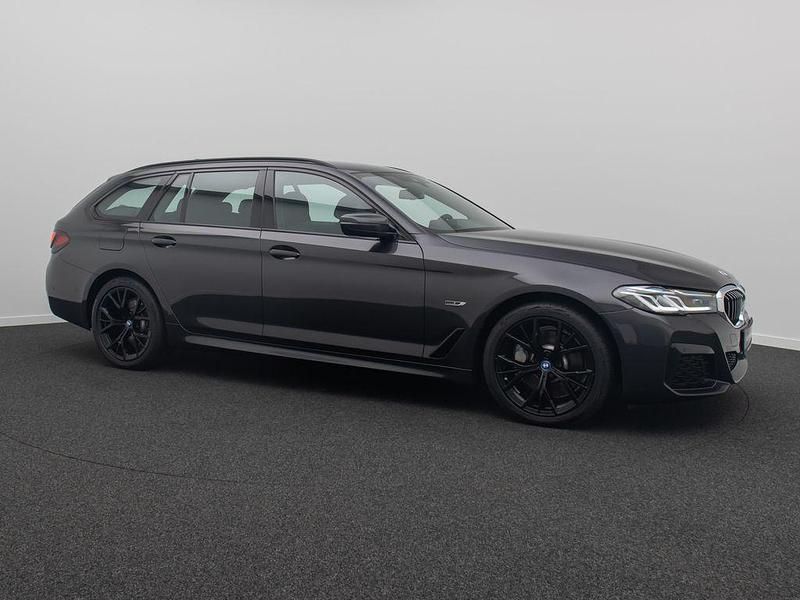 Gebraucht BMW 530e M Sport 292 PS (214 kW) 2023 Schwarz Limousine