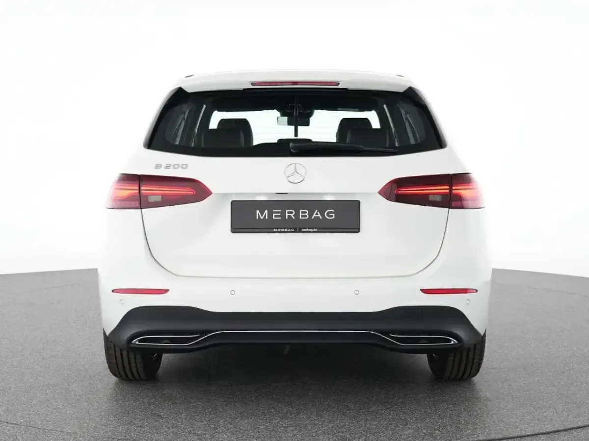 Gebraucht Mercedes B200 Advanced 163 PS (119 kW) 2026 Weiß Kleinwagen