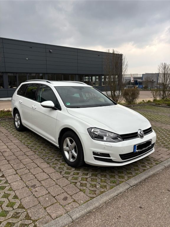 Weiß Gebraucht 2016 VW Golf VII Allstar Kombi | 10.600 € (Fairer Preis) - Bild 1/4