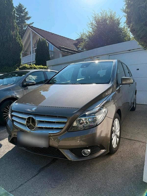 Grau Gebraucht 2013 Mercedes B200 Van / Kleinbus | 11.000 € (Superpreis) - Bild 1/4
