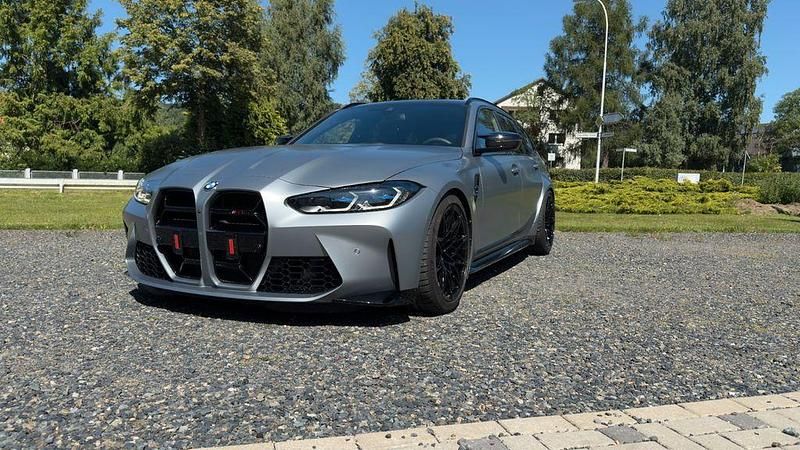 Grau Gebraucht 2024 BMW M3 Shadowline Kombi | 97.499 € (Etwas zu teuer) - Bild 1/4