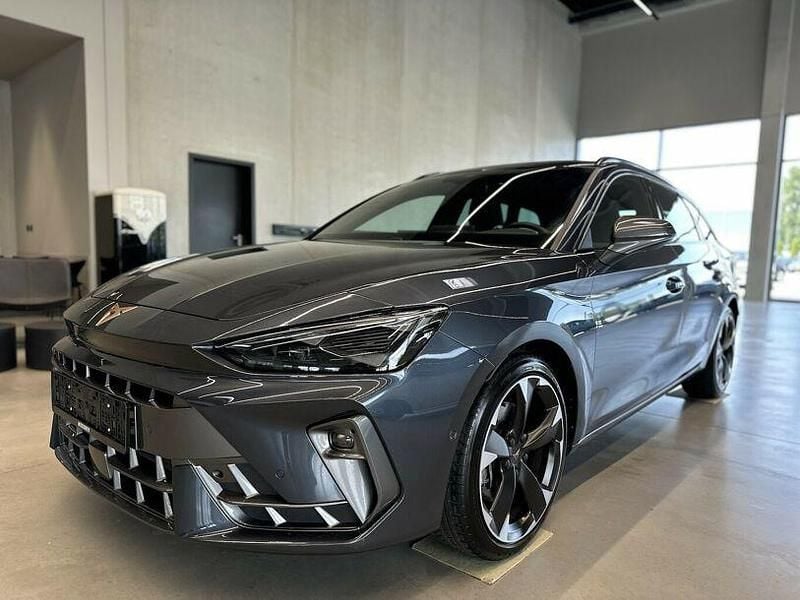 Grau Gebraucht 2025 Cupra Leon Limousine | 29.900 € (Guter Preis) - Bild 1/4