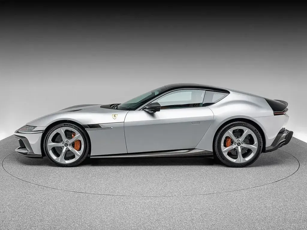 Gebraucht Ferrari 12 Cilindri 825 PS (606 kW) 2025 Argento nurburgring Coupé