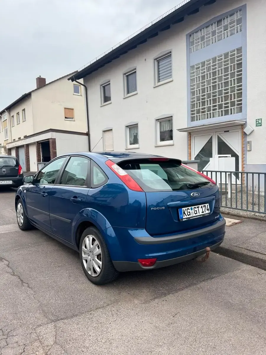 Gebraucht Ford Focus 80 PS (58 kW) 2007 Blau Kleinwagen