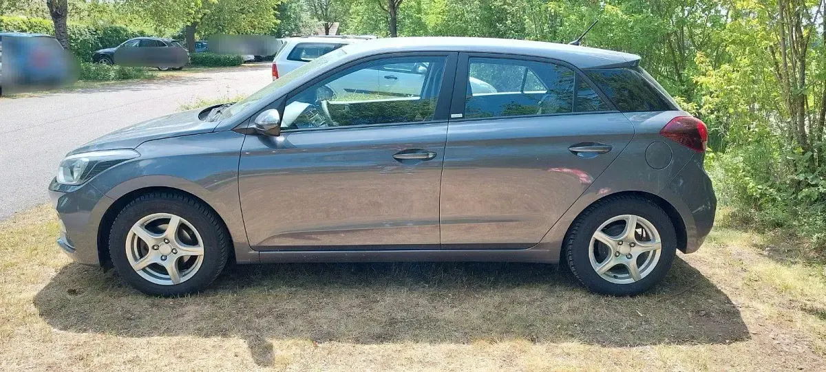 Gebraucht Hyundai i20 Select 75 PS (55 kW) 2020 Grau Kleinwagen
