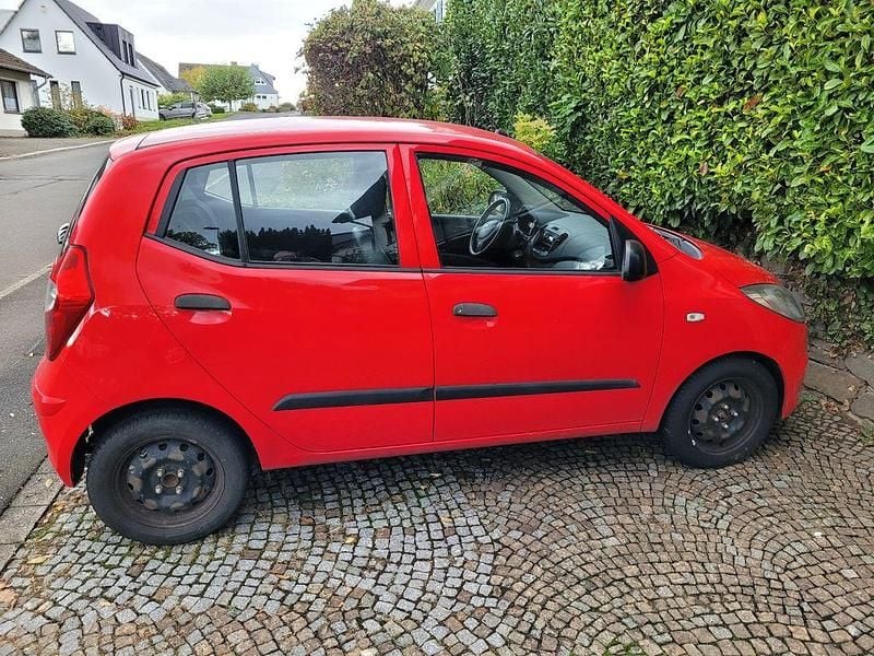 Rot Gebraucht 2013 Hyundai i10 Edition Kleinwagen | 2.999 € (Fairer Preis) - Bild 1/4