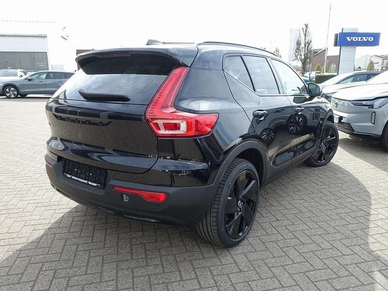 Neu Volvo EX40 Single Motor Extended Range 185 kW (252 PS) 2026 Schwarz SUV