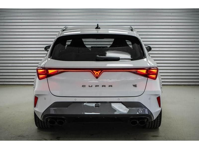 Second-hand Cupra Leon 333 CP (244 kW) 2025 Alb Break