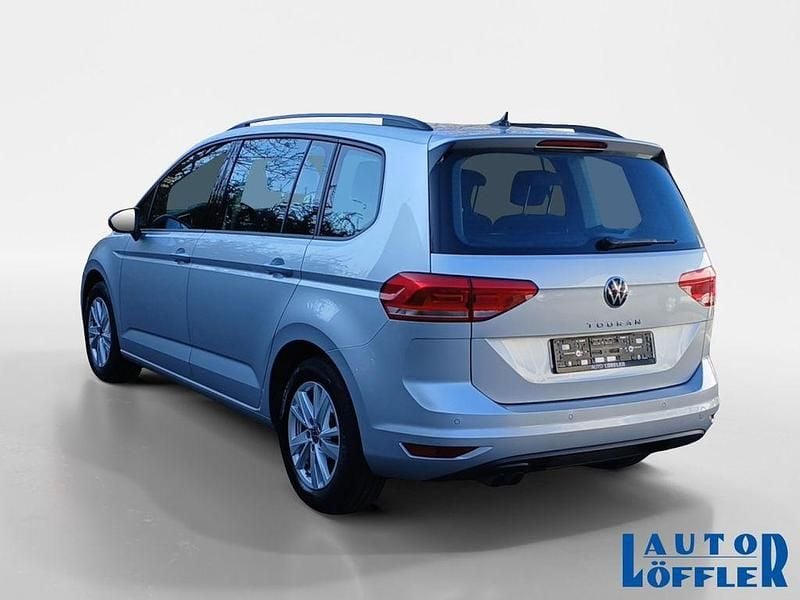 Gebraucht VW Touran 150 PS (110 kW) 2023 Silber Van / Kleinbus