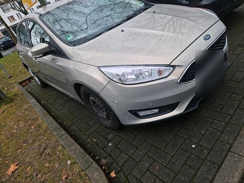 Gebraucht Ford Focus 125 PS (91 kW) 2015 Silber Kleinwagen
